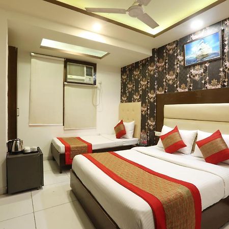 Hotel Qualia Suites At Delhi Airport Neu-Delhi Exterior foto