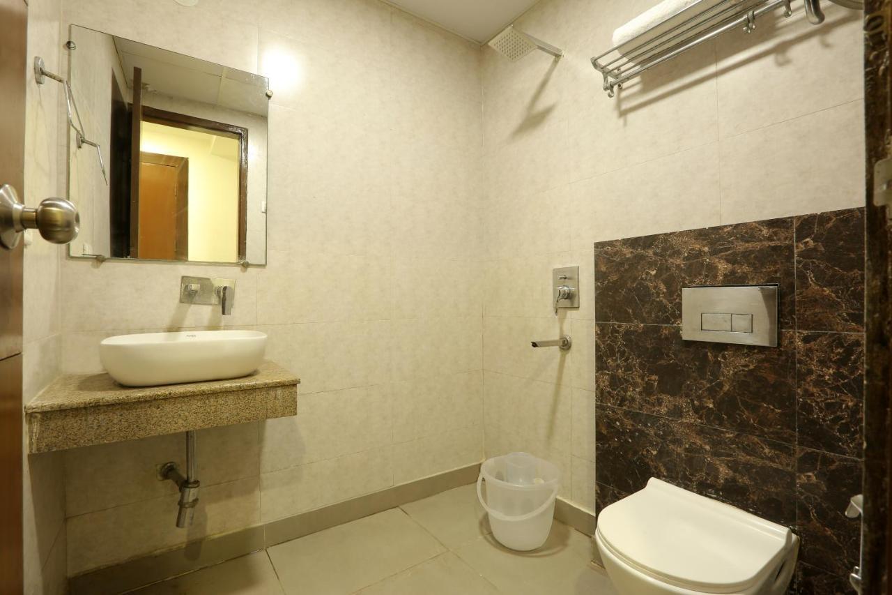 Hotel Qualia Suites At Delhi Airport Neu-Delhi Exterior foto