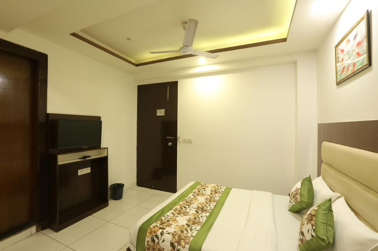 Hotel Qualia Suites At Delhi Airport Neu-Delhi Exterior foto