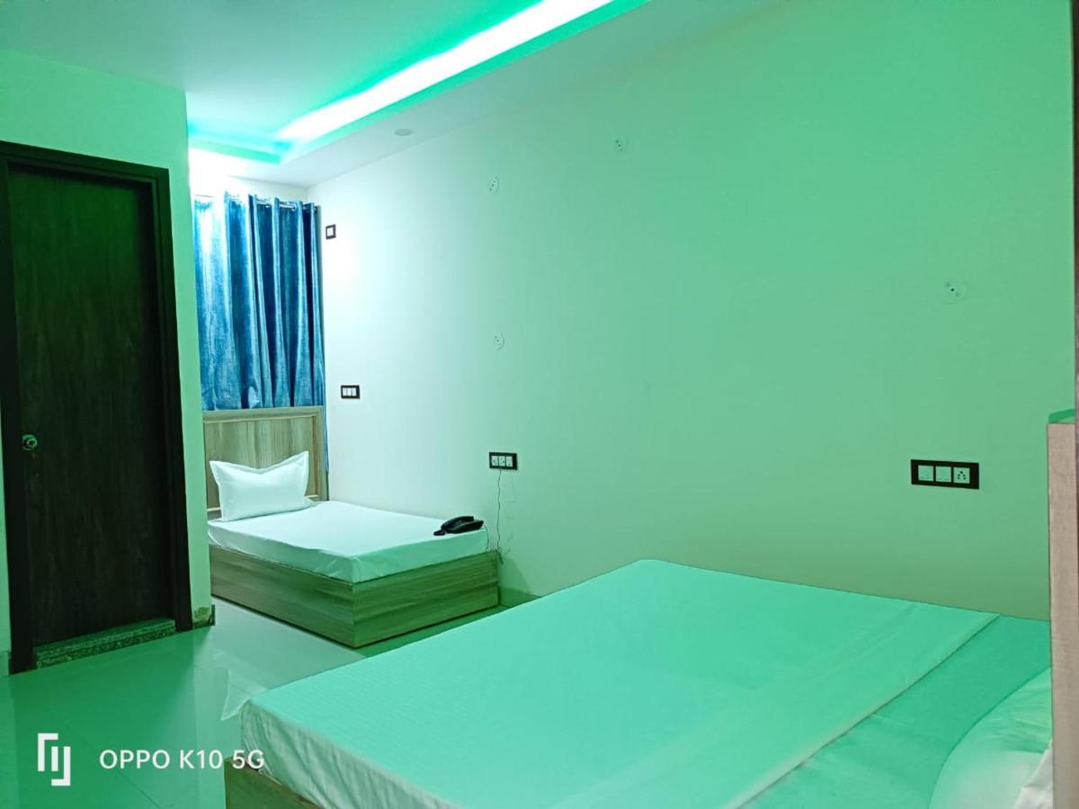 Hotel Qualia Suites At Delhi Airport Neu-Delhi Exterior foto